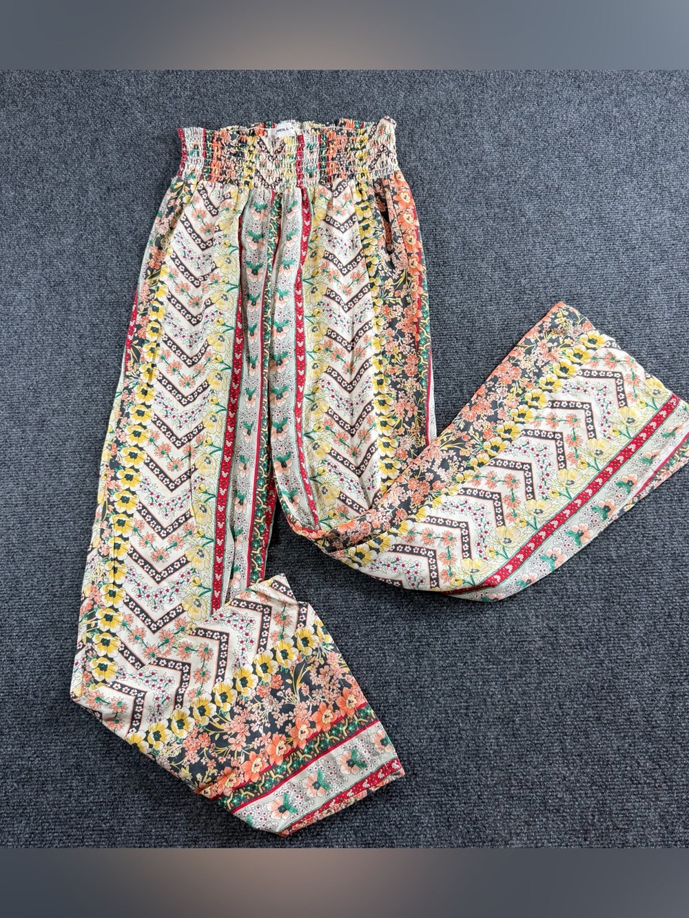 O’Neill Pants Women’s Sz Small Wide Leg Floral Smocked Pullon Boho Beachy Resort